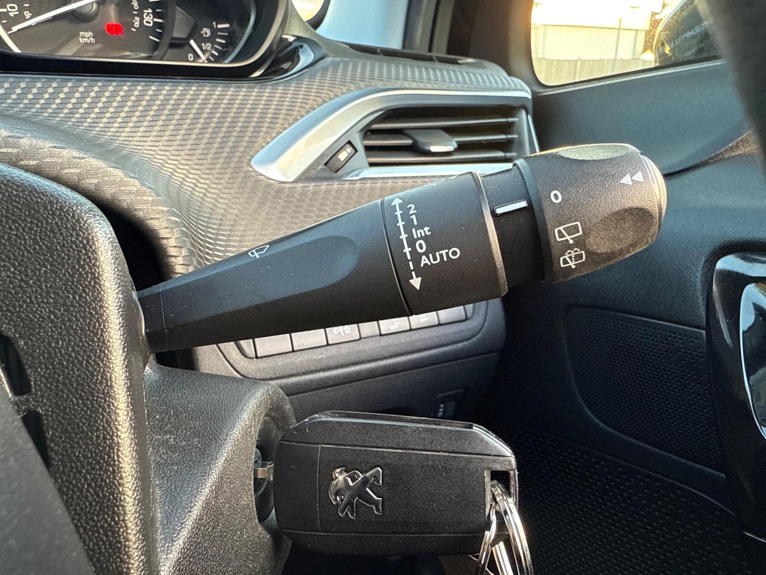 Used Peugeot 208 2017 for sale - 76472775: Photo 19