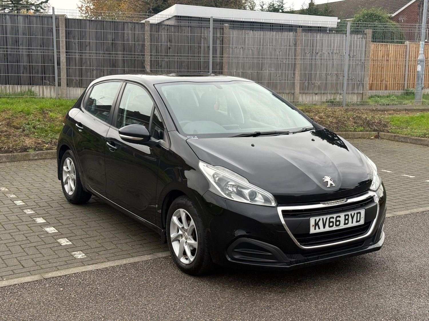 Used Peugeot 208 2017 for sale - 76472775: Photo 2