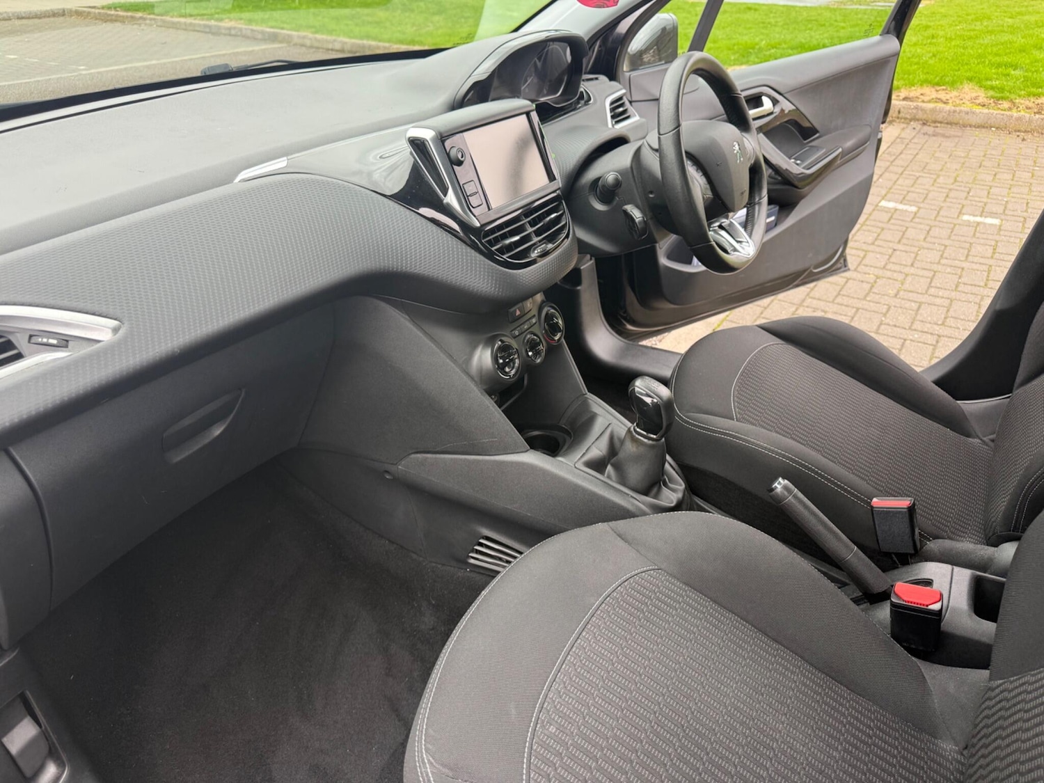 Used Peugeot 208 2017 for sale - 76472775: Photo 27