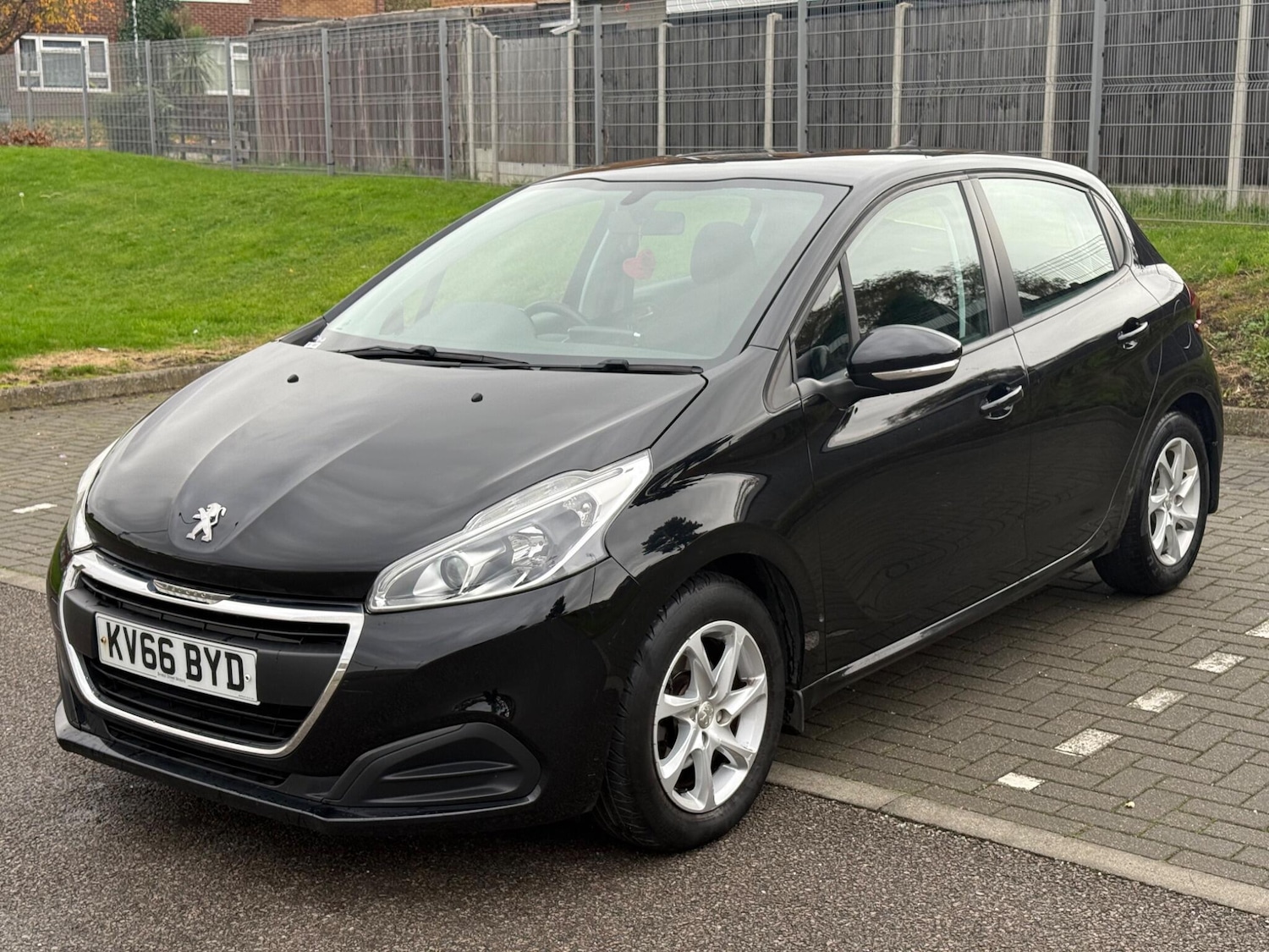 Used Peugeot 208 2017 for sale - 76472775: Photo 4