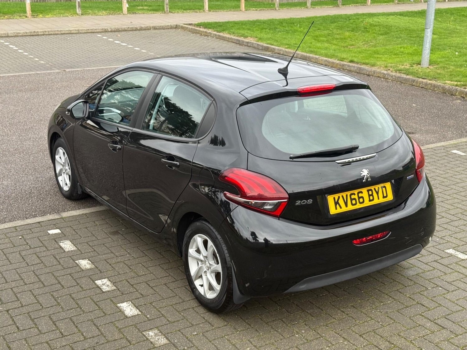 Used Peugeot 208 2017 for sale - 76472775: Photo 5