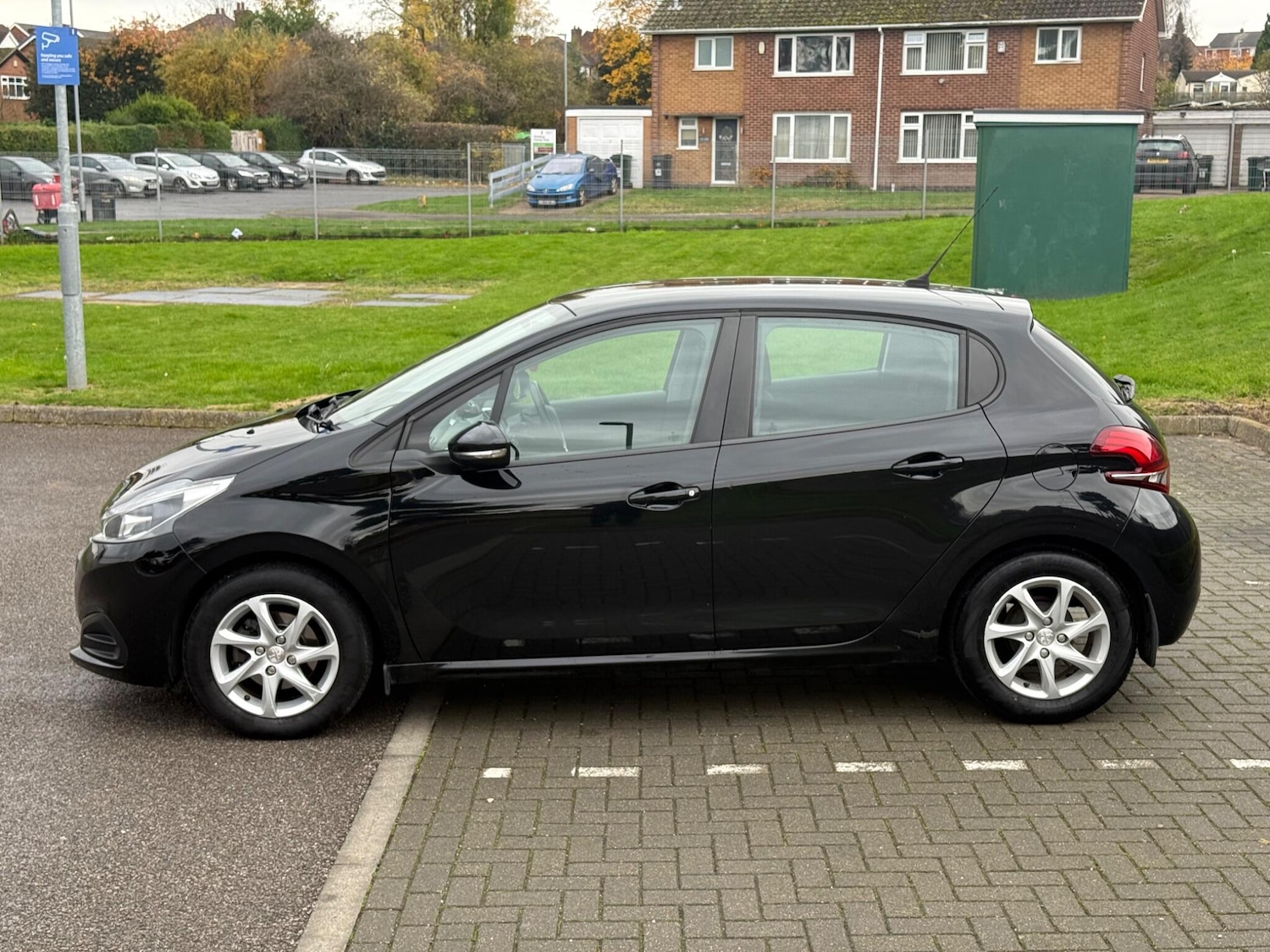 Used Peugeot 208 2017 for sale - 76472775: Photo 9