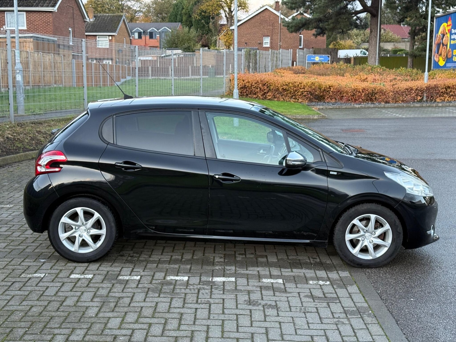 Used Peugeot 208 2014 for sale - 76432477: Photo 10