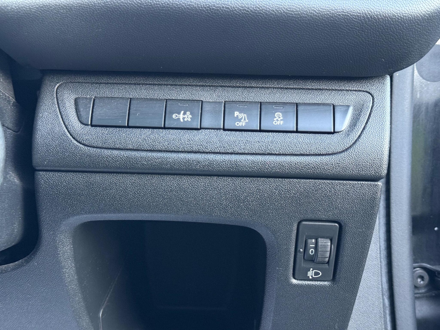 Used Peugeot 208 2014 for sale - 76432477: Photo 17