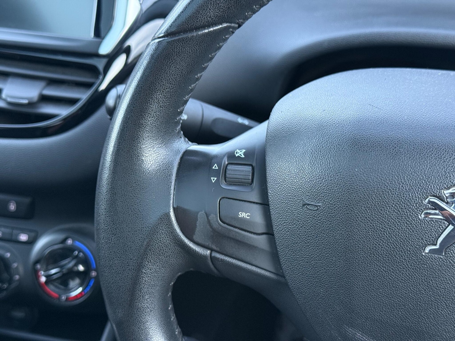 Used Peugeot 208 2014 for sale - 76432477: Photo 18