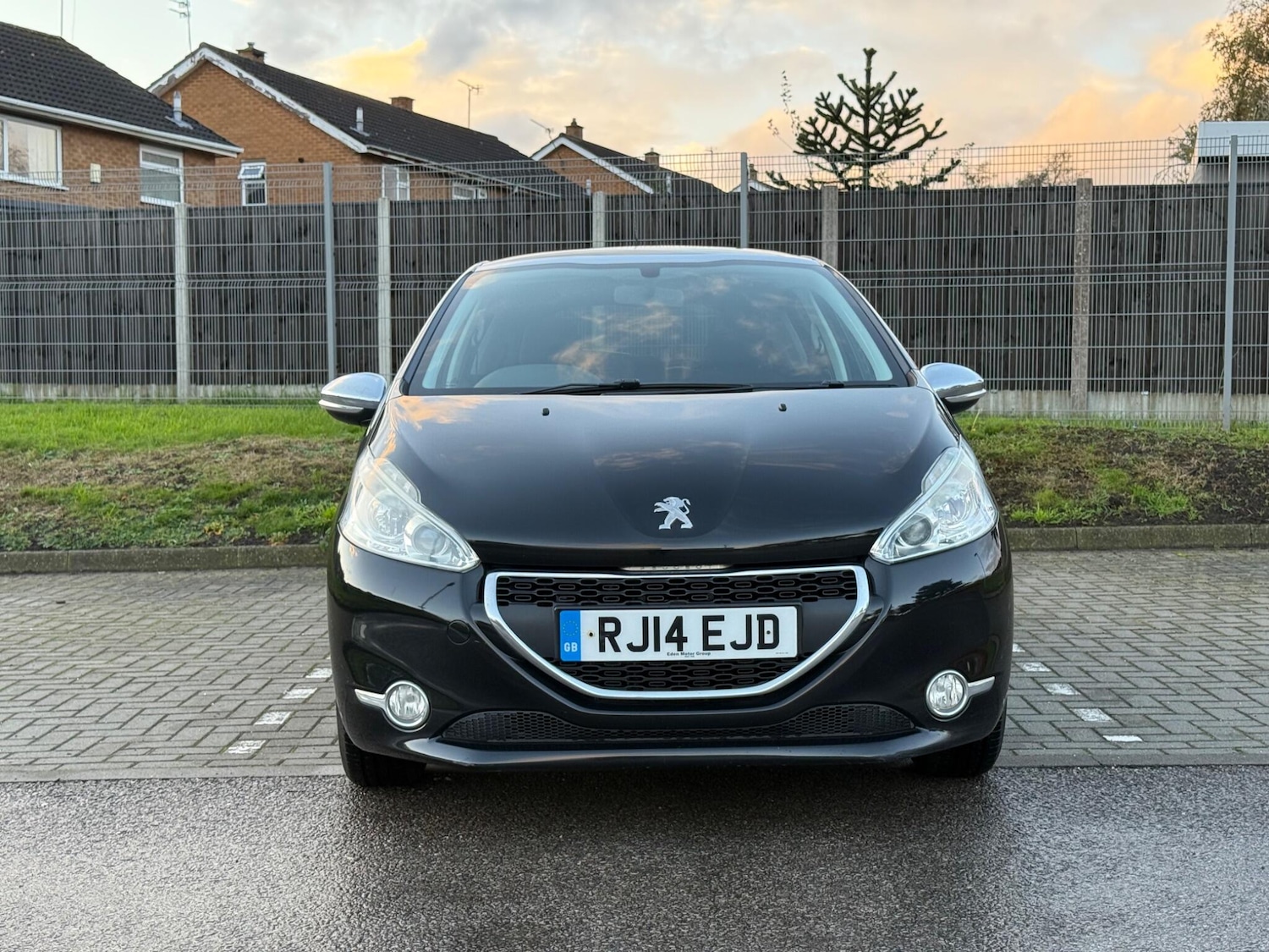 Used Peugeot 208 2014 for sale - 76432477: Photo 2