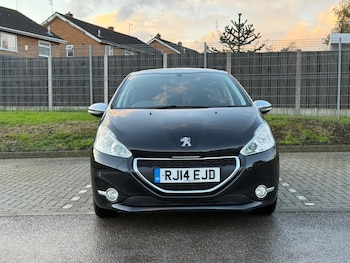 Used Peugeot 208 2014 for sale - 76432477: Photo