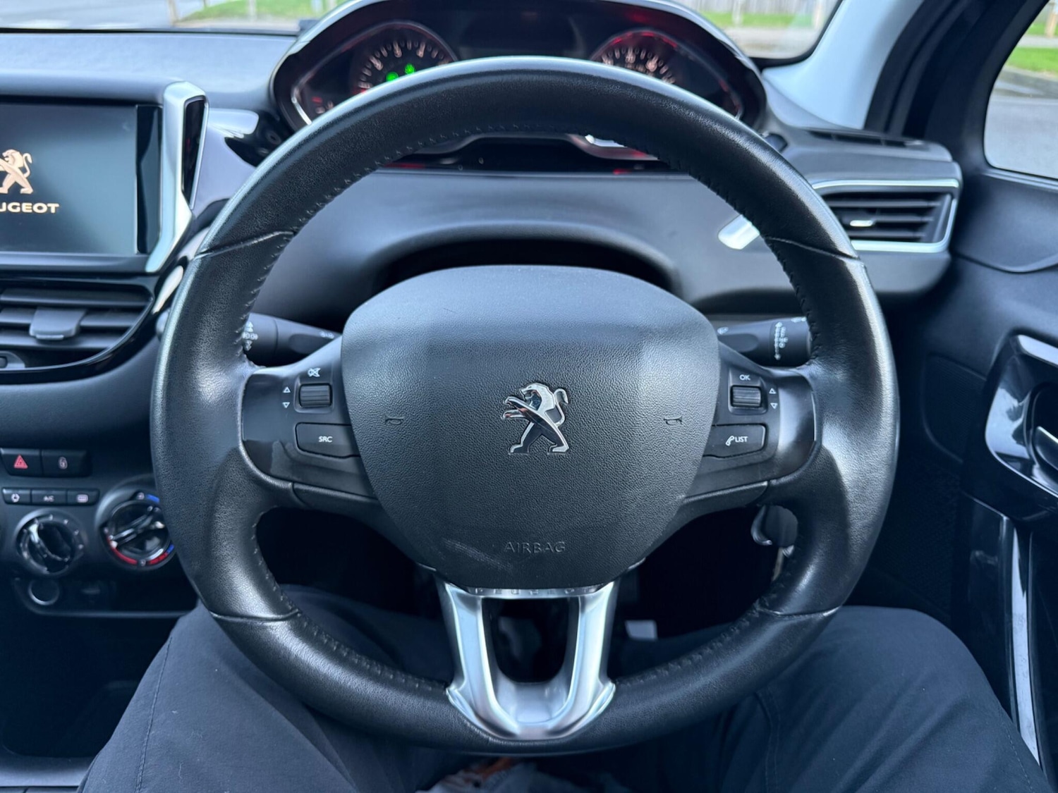 Used Peugeot 208 2014 for sale - 76432477: Photo 35