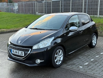 Used Peugeot 208 2014 for sale - 76432477: Photo