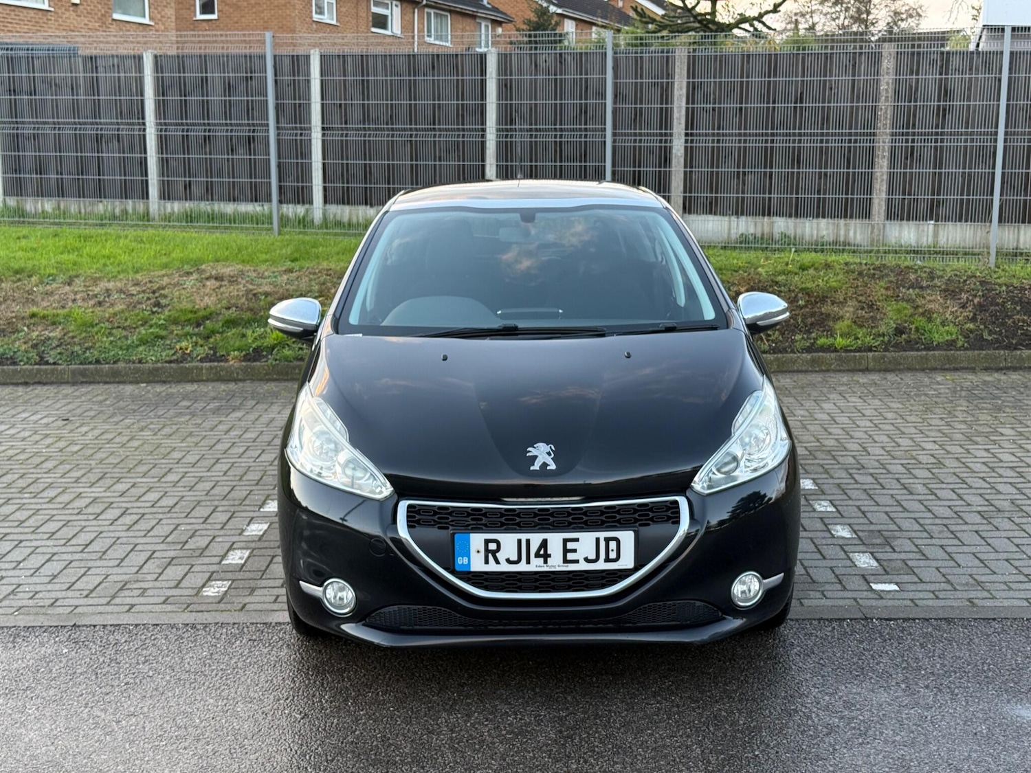 Used Peugeot 208 2014 for sale - 76432477: Photo 7