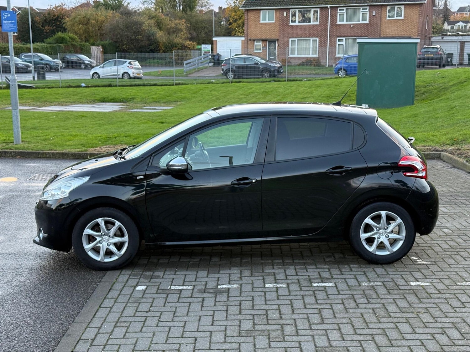 Used Peugeot 208 2014 for sale - 76432477: Photo 8