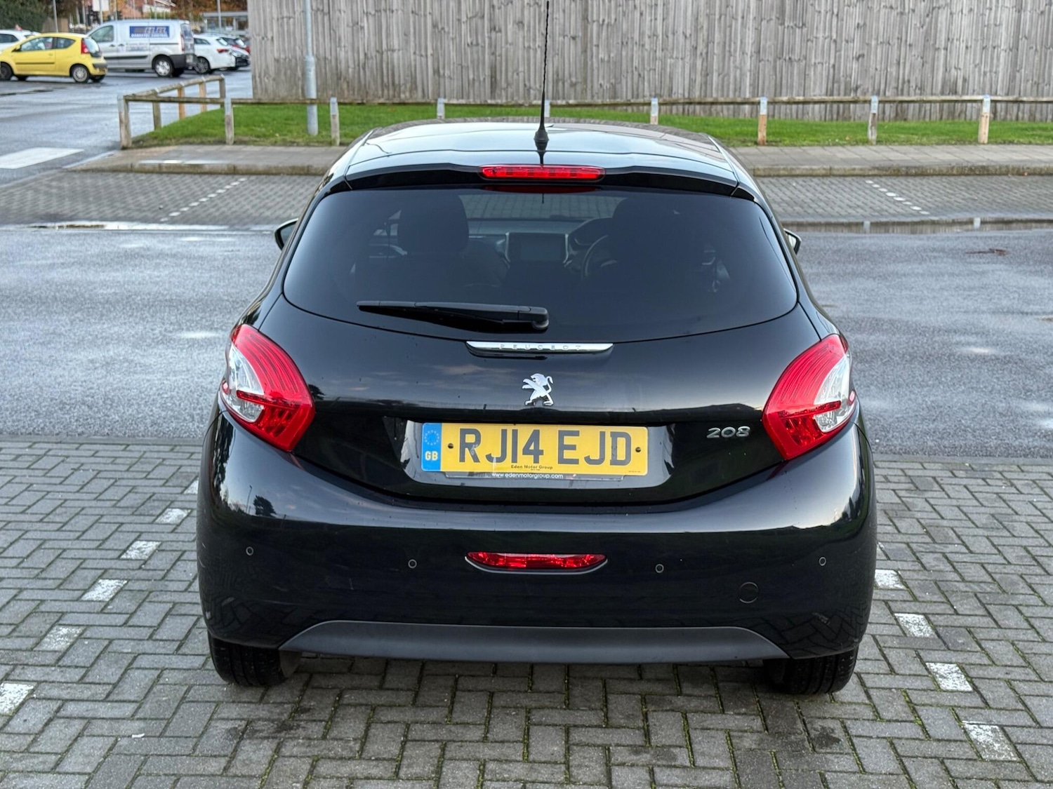 Used Peugeot 208 2014 for sale - 76432477: Photo 9
