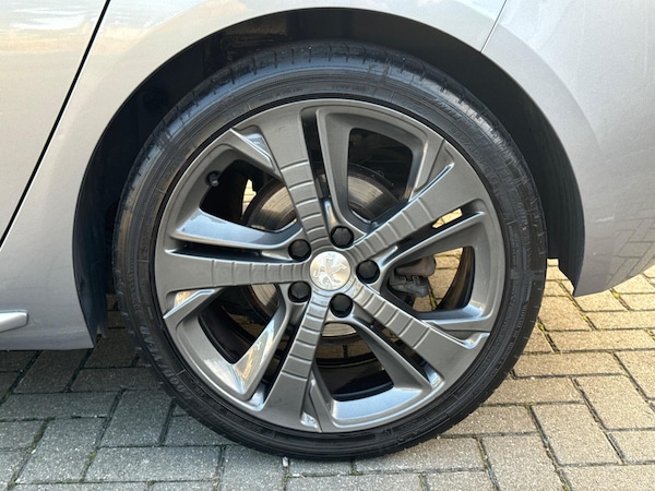 Used Peugeot 308 2017 for sale - 76189057: Photo 26