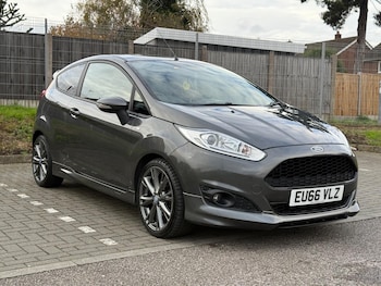 Used Ford Fiesta 2016 for sale - 76473400: Photo