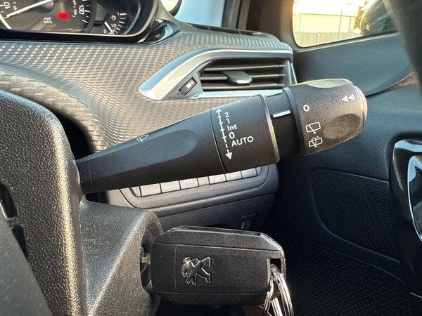 Used Peugeot 208 2015 for sale - 76189588: Photo 18