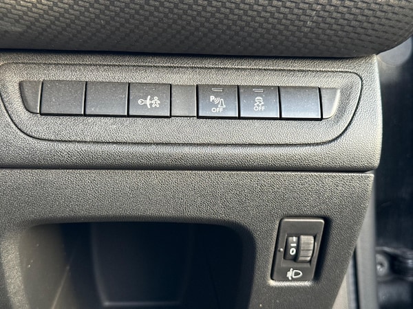 Used Peugeot 208 2015 for sale - 76189588: Photo 21