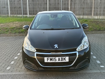 Used Peugeot 208 2015 for sale - 76189588: Photo 2