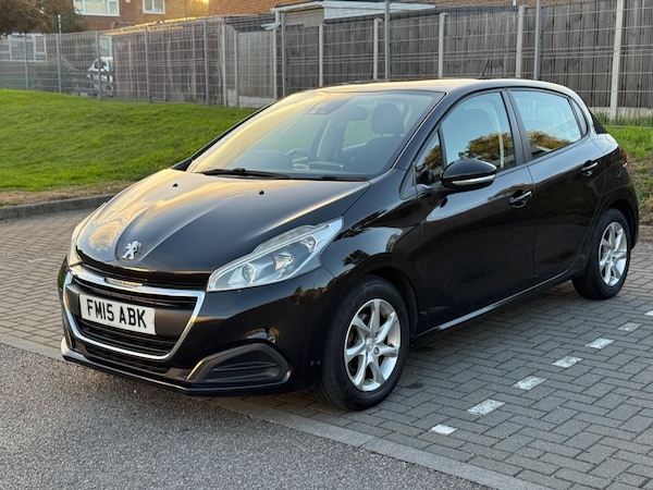 Used Peugeot 208 2015 for sale - 76189588: Photo 3