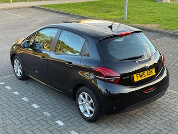 Used Peugeot 208 2015 for sale - 76189588: Photo 4