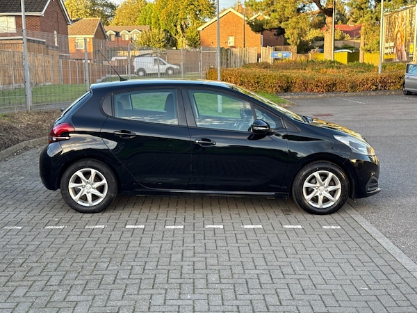Used Peugeot 208 2015 for sale - 76189588: Photo 9