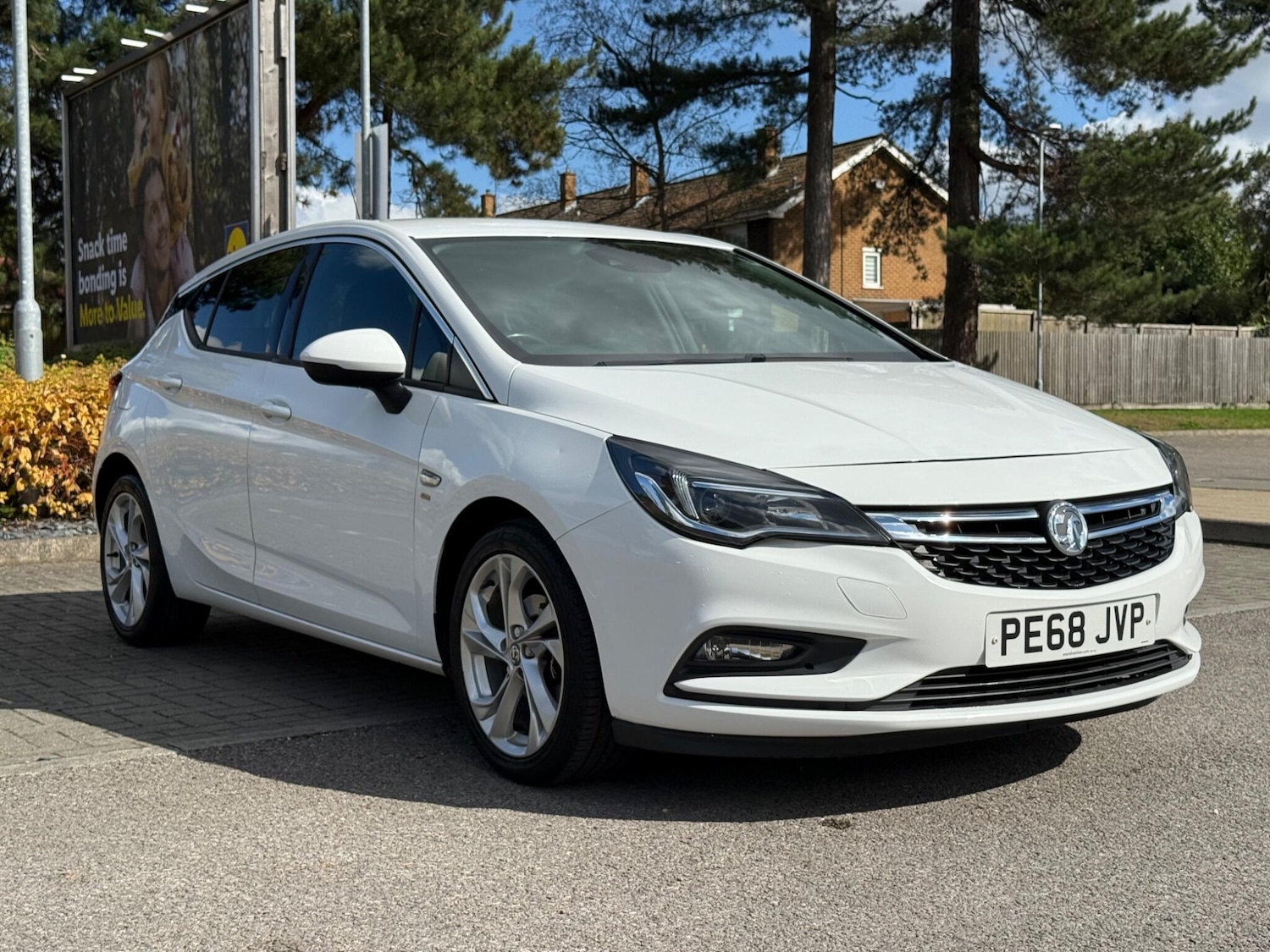 Used Vauxhall Astra 2018 for sale - 76072521: Photo 2