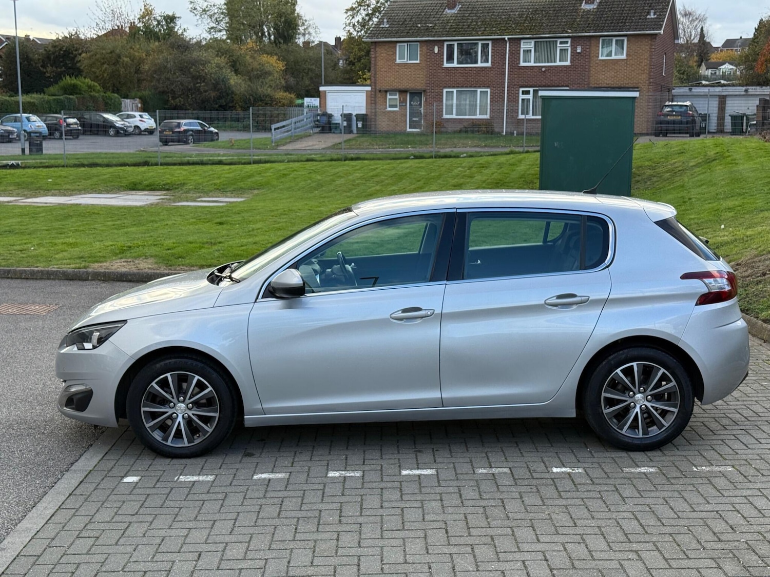 Used Peugeot 308 2016 for sale - 76377372: Photo 10