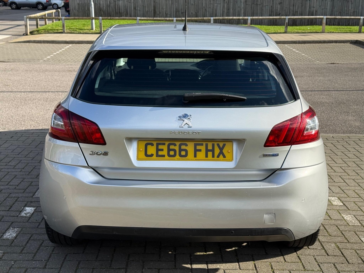 Used Peugeot 308 2016 for sale - 76377372: Photo 11