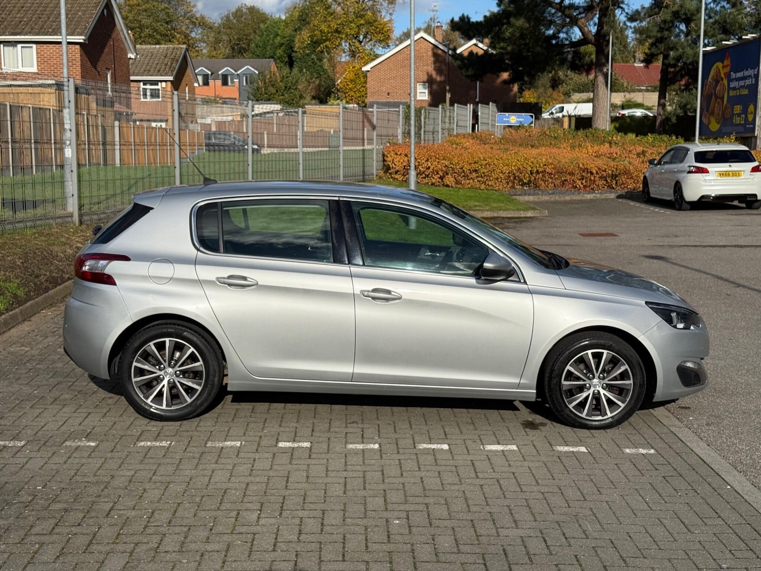 Used Peugeot 308 2016 for sale - 76377372: Photo 12