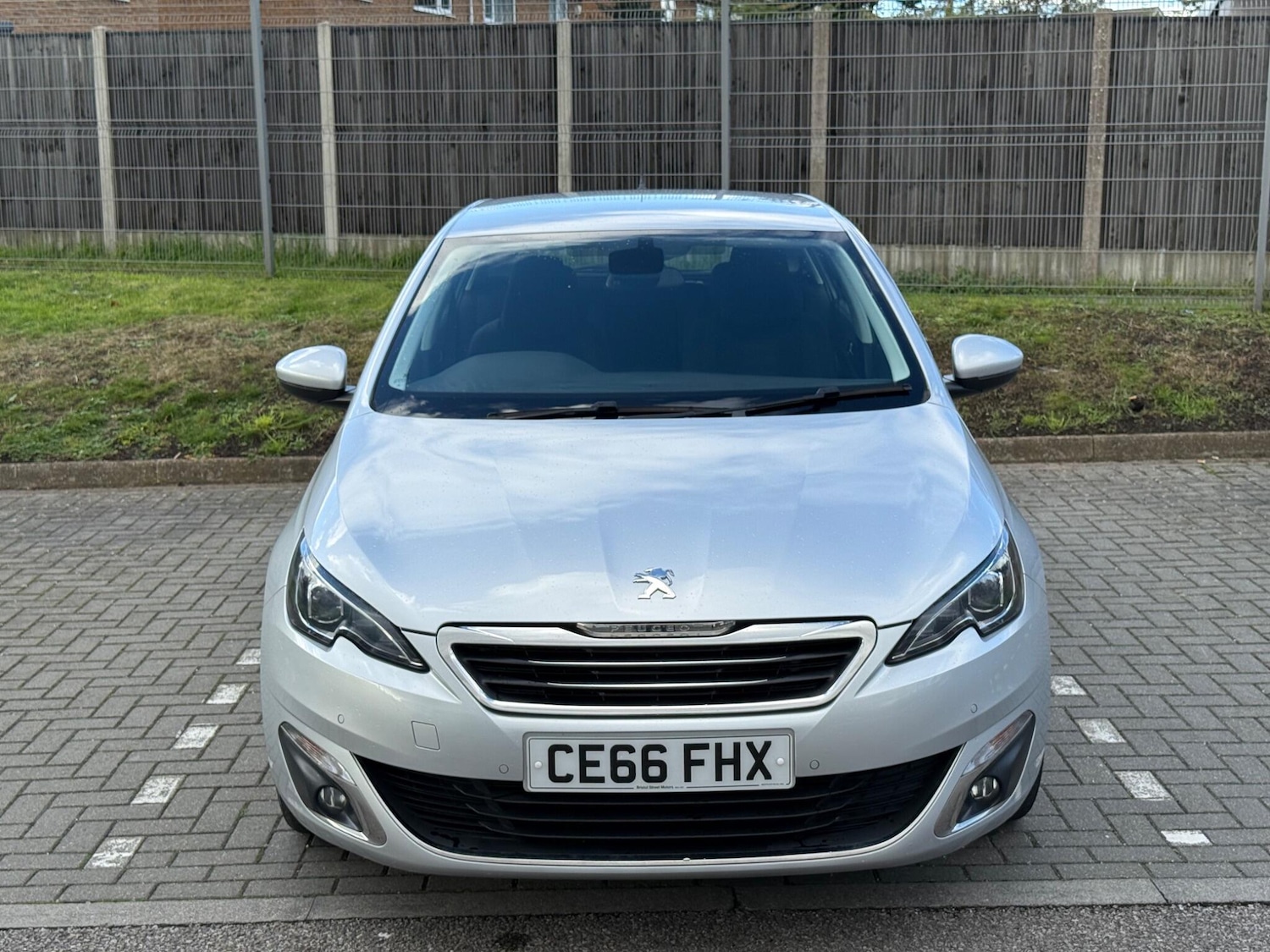 Used Peugeot 308 2016 for sale - 76377372: Photo 3