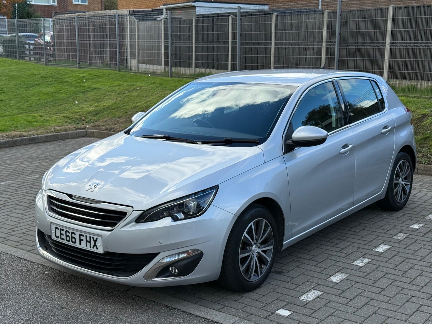 Used Peugeot 308 2016 for sale - 76377372: Photo 4