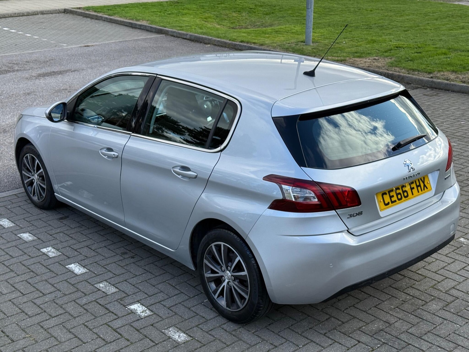 Used Peugeot 308 2016 for sale - 76377372: Photo 5