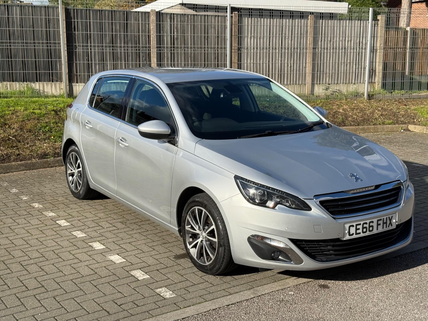 Used Peugeot 308 2016 for sale - 76377372: Photo 6