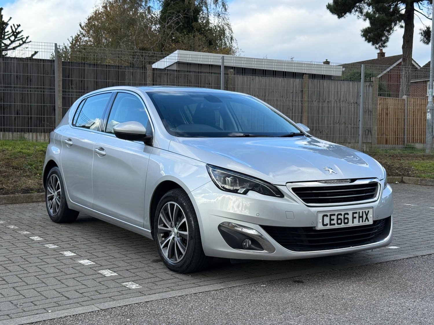 Used Peugeot 308 2016 for sale - 76377372: Photo 8