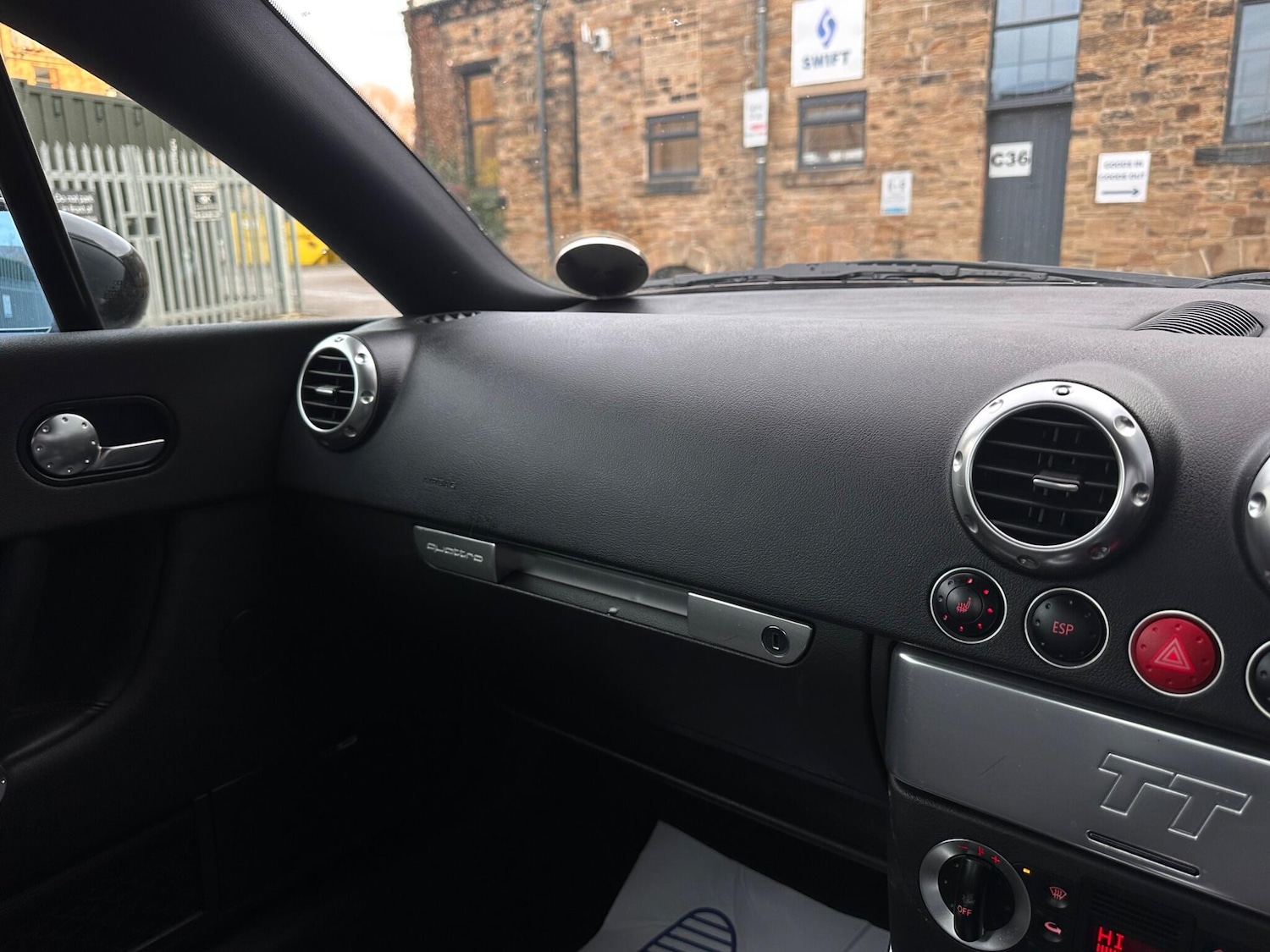 Used Audi TT 2002 for sale - 77203729: Photo 22