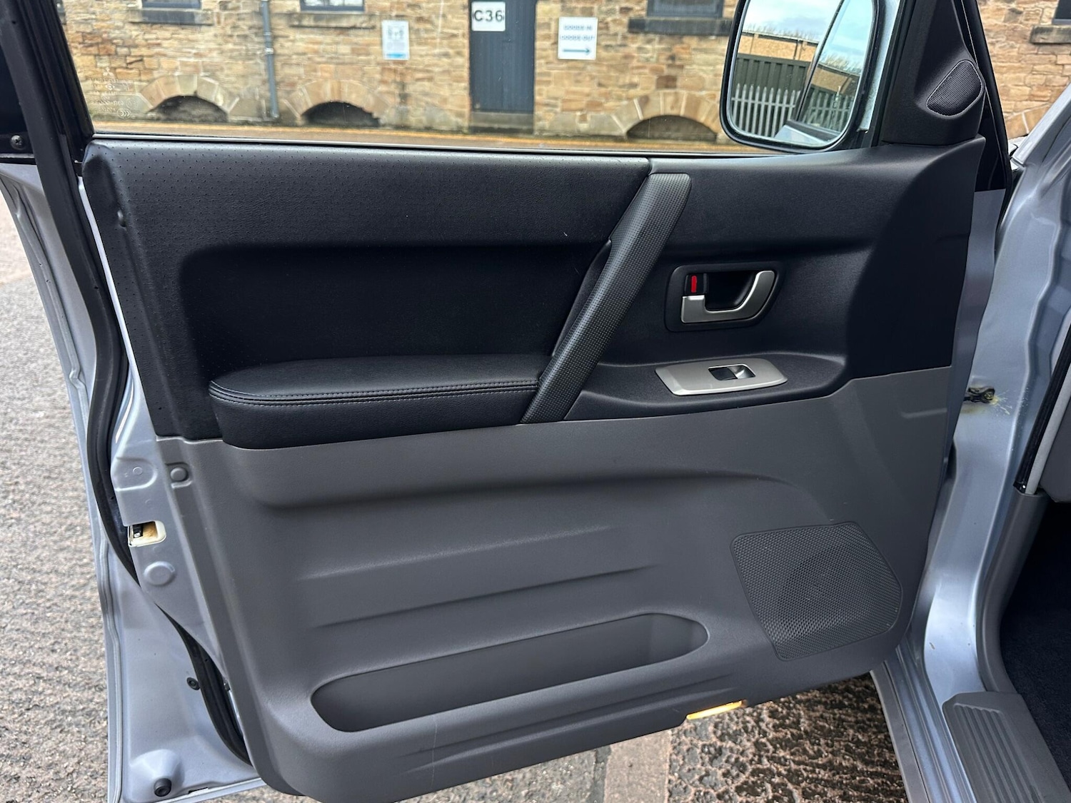 Used Mitsubishi Shogun 2005 for sale - 77203309: Photo 31