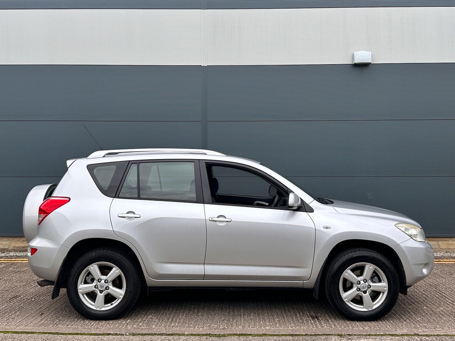 Used Toyota RAV4 for sale - 76485934: Photo 15