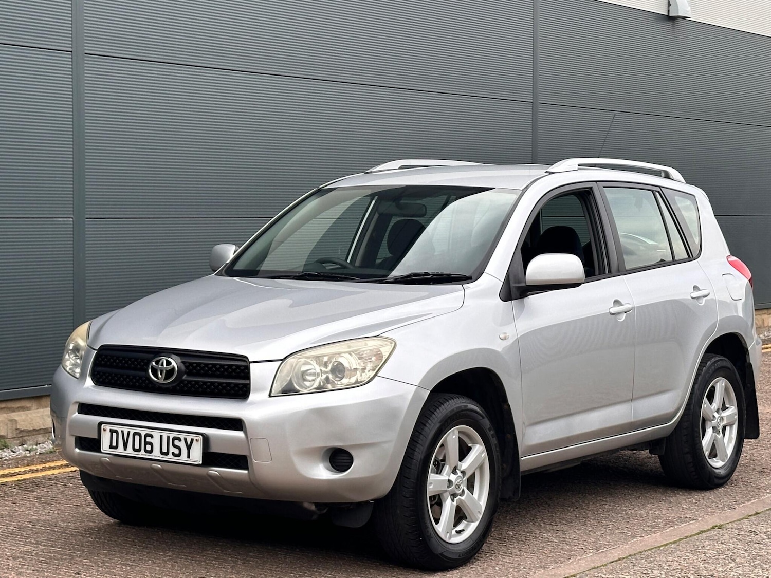 Used Toyota RAV4 for sale - 76485934: Photo 4
