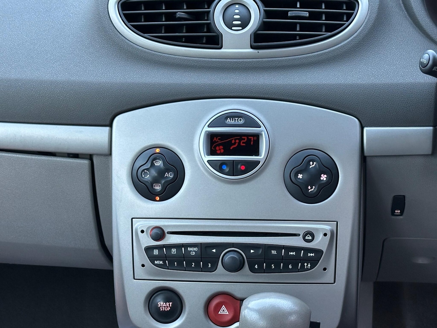 Used Renault Clio for sale - 77017021: Photo 14