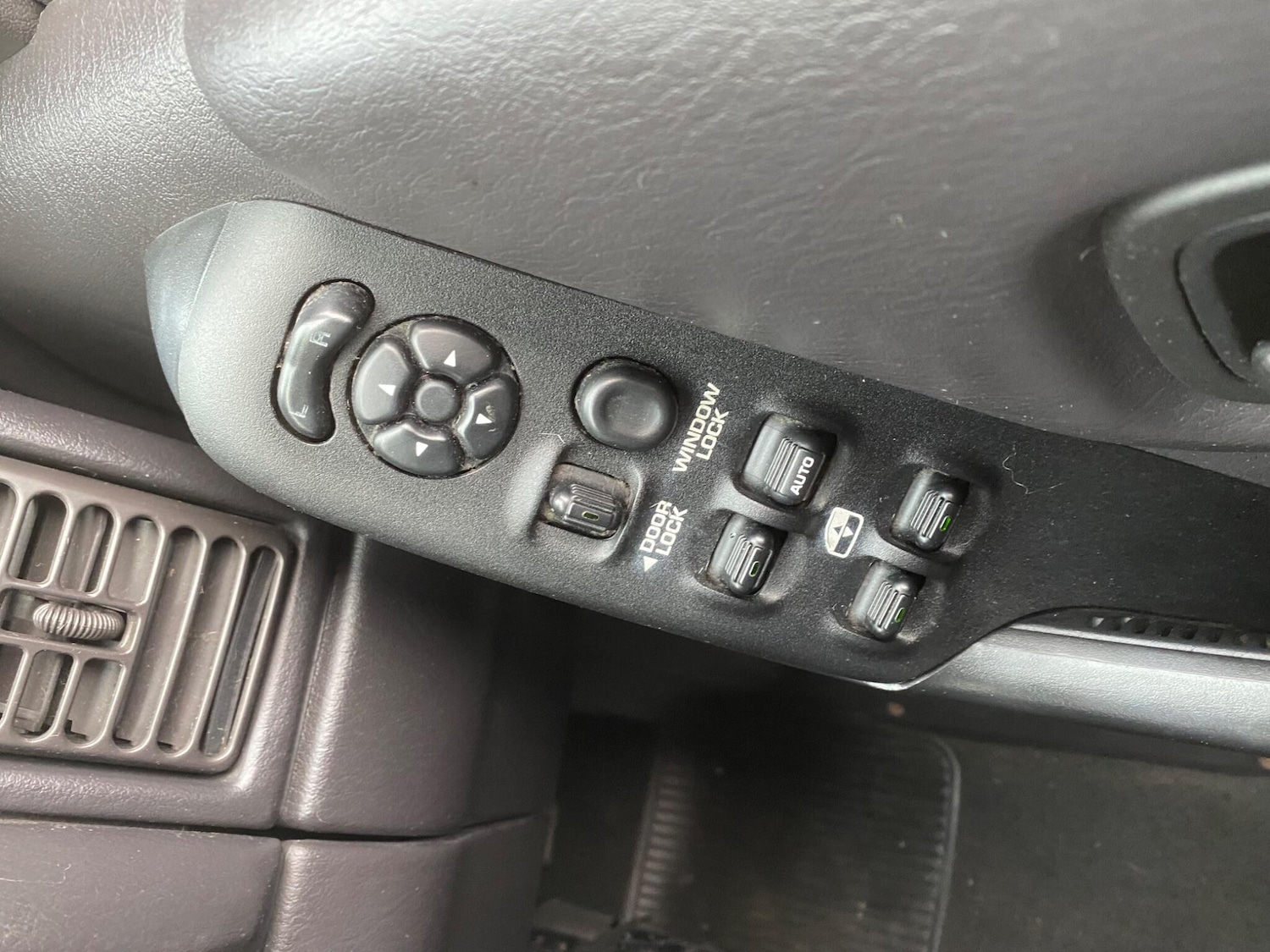 Used Jeep Cherokee 2001 for sale - 78034308: Photo 21