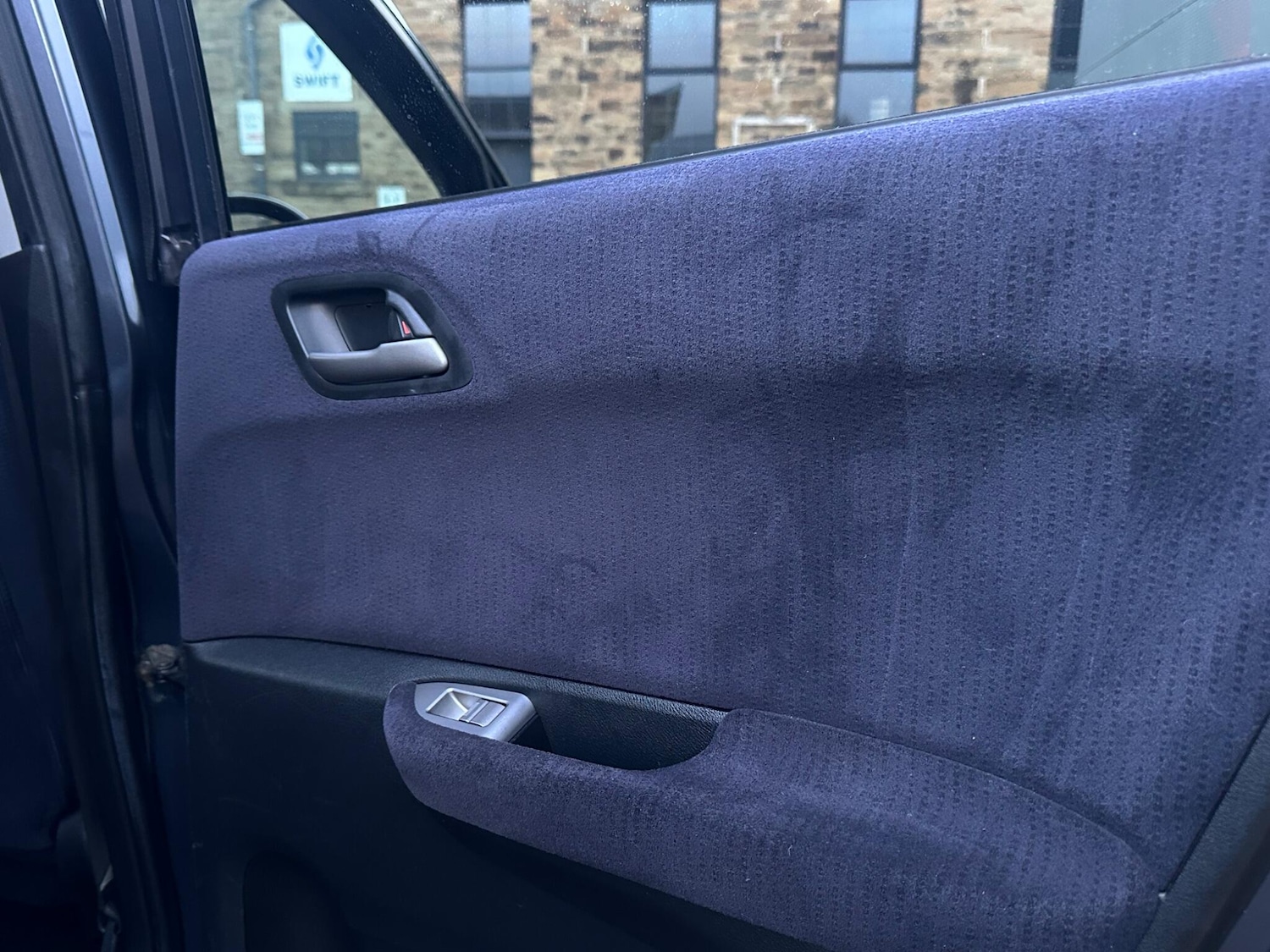 Used Honda FR-V for sale - 77017012: Photo 28