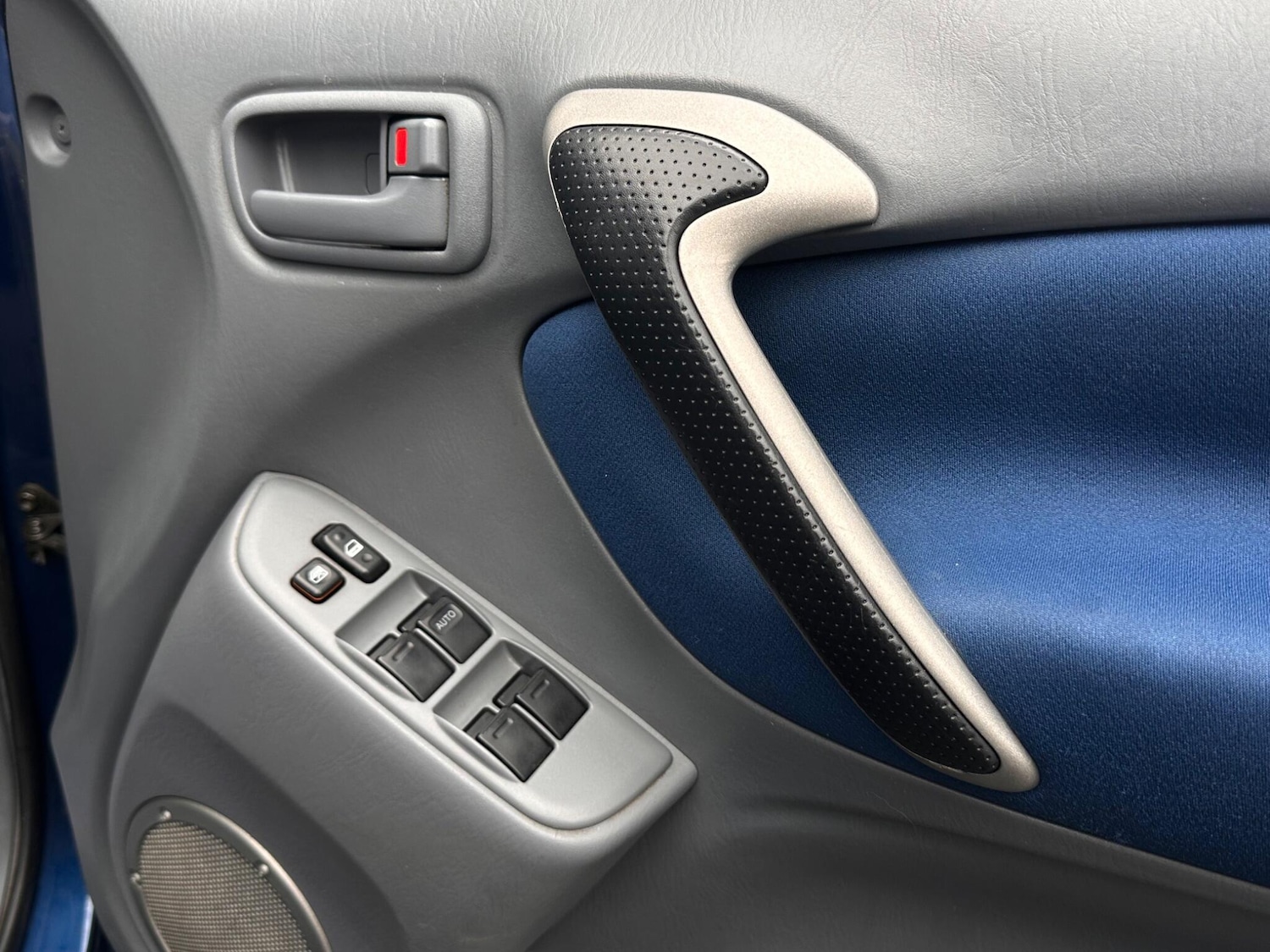 Used Toyota RAV4 2001 for sale - 76926904: Photo 16