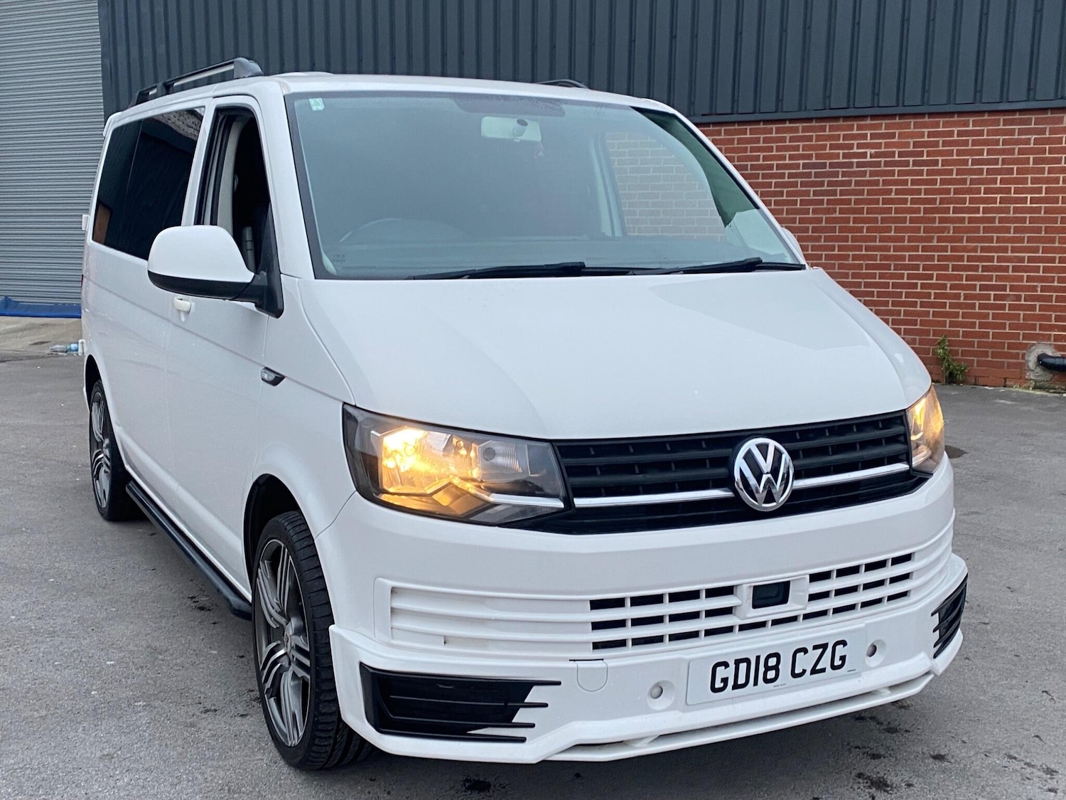 Used Volkswagen Transporter 2018 for sale - 77050203: Photo 3