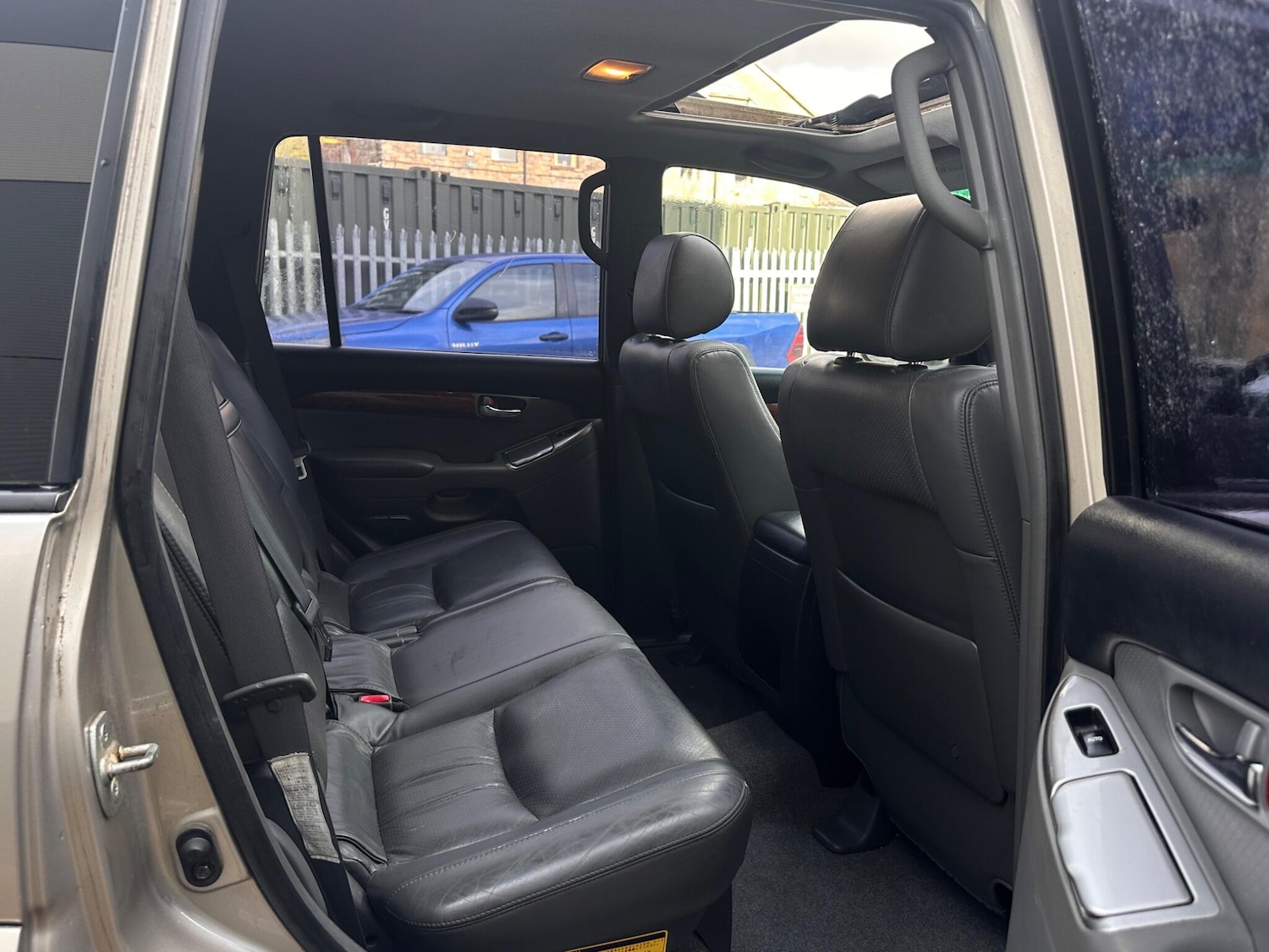 Used Toyota Land Cruiser 2004 for sale - 77396467: Photo 24