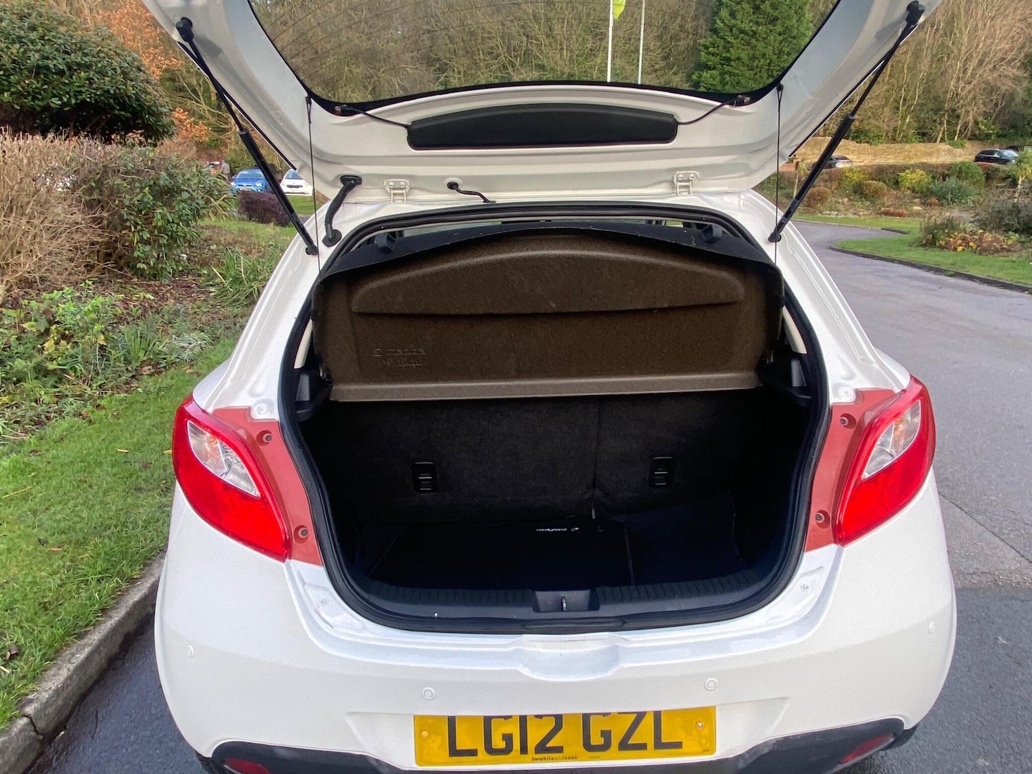 Used Mazda Mazda2 2012 for sale - 76935830: Photo 9