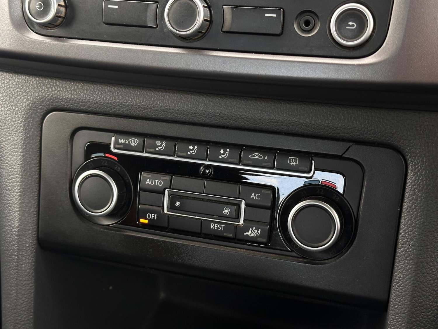 Used Volkswagen Amarok 2011 for sale - 76485904: Photo 30