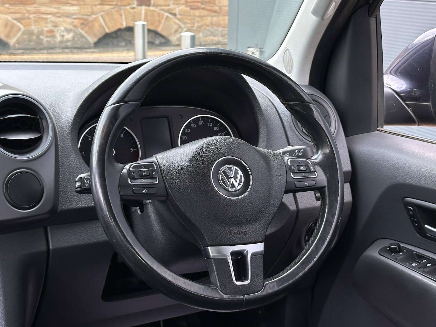 Used Volkswagen Amarok 2011 for sale - 76485904: Photo 42