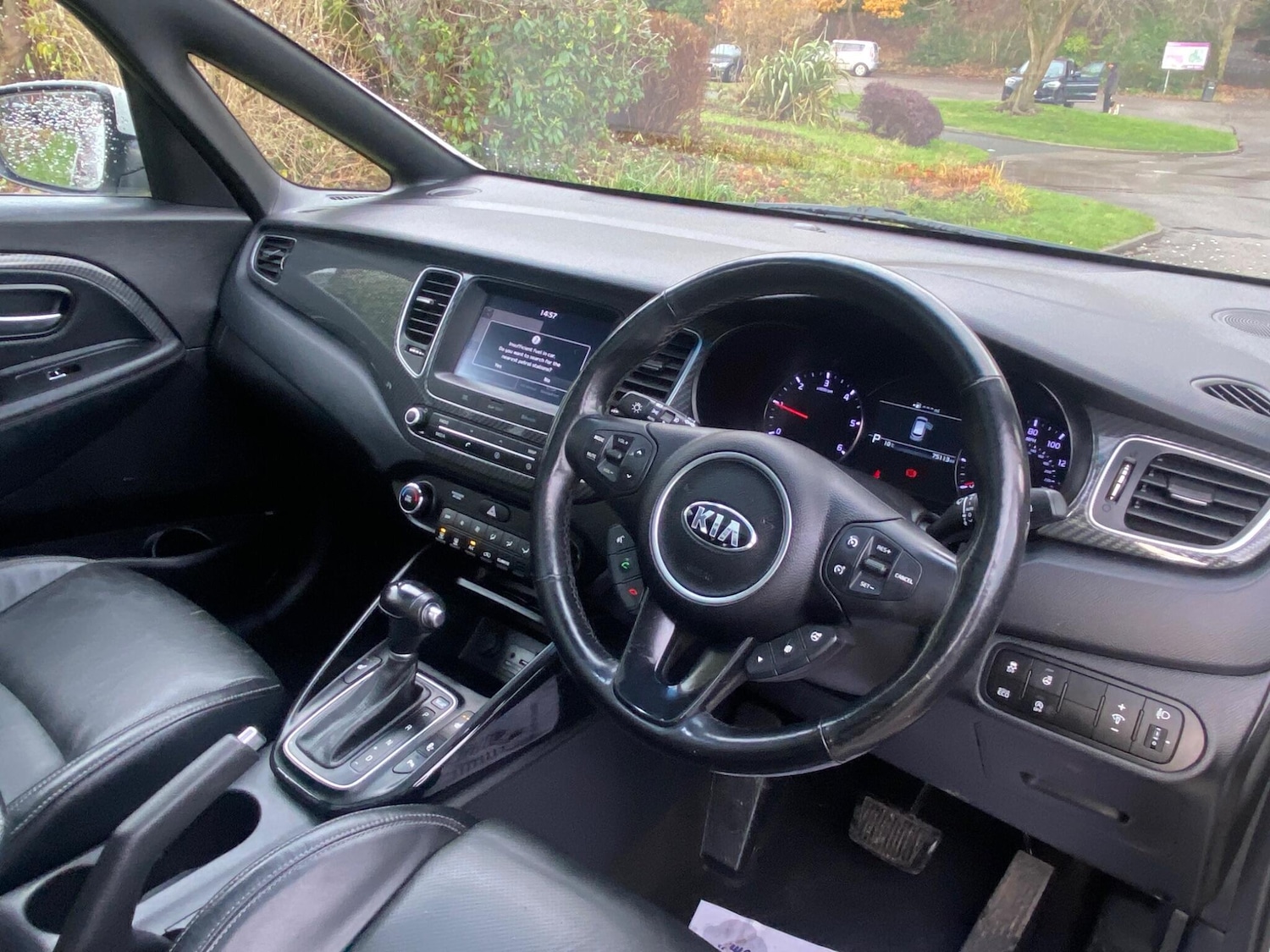 Used Kia Carens 2017 for sale - 76850285: Photo 11