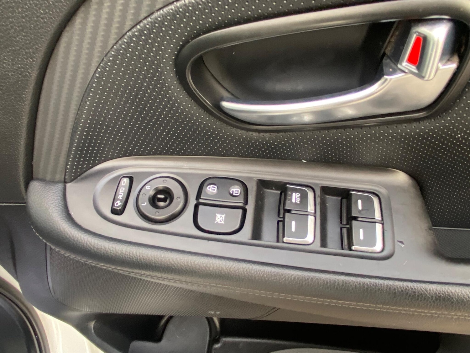 Used Kia Carens 2017 for sale - 76850285: Photo 31