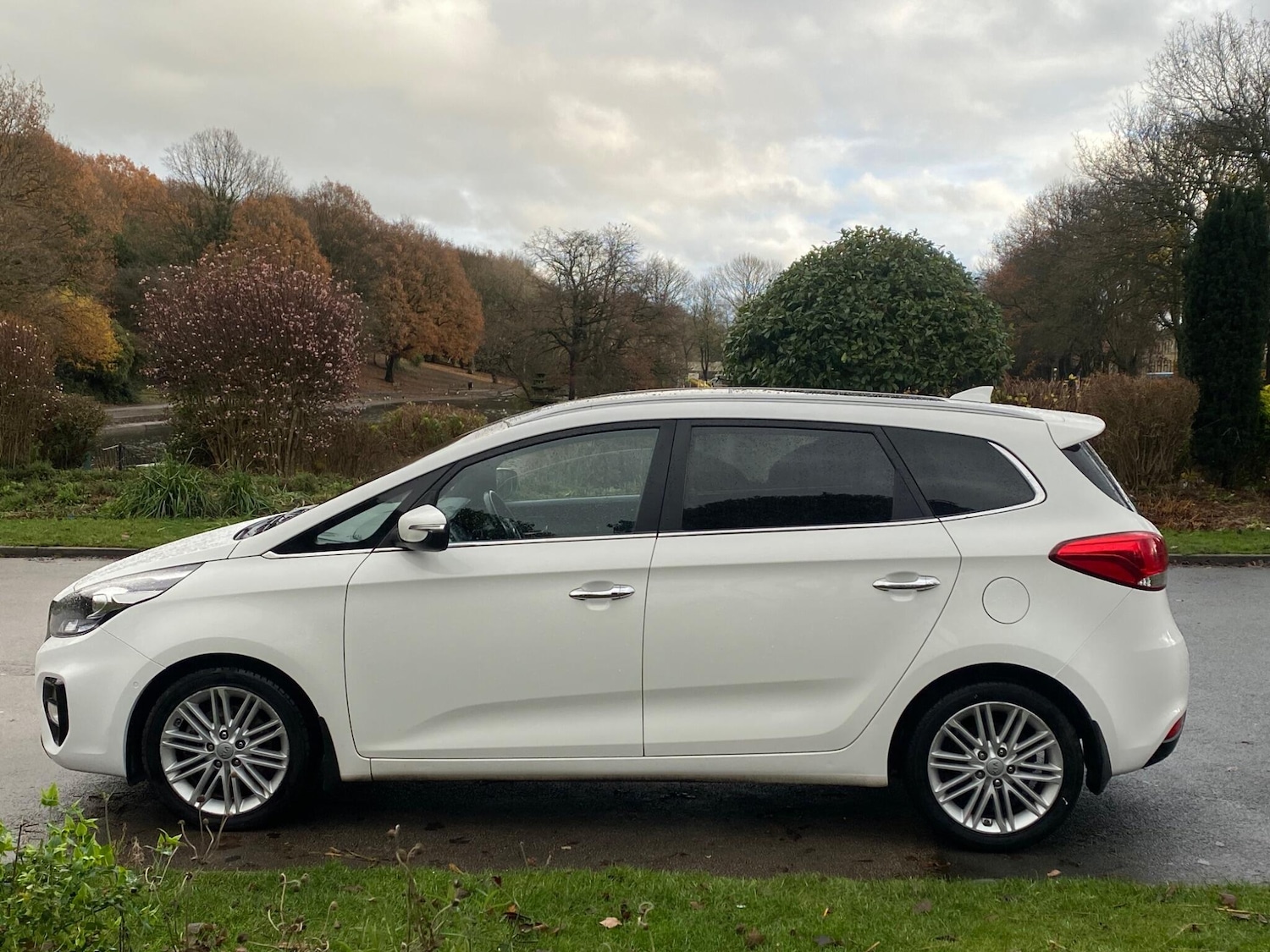Used Kia Carens 2017 for sale - 76850285: Photo 5