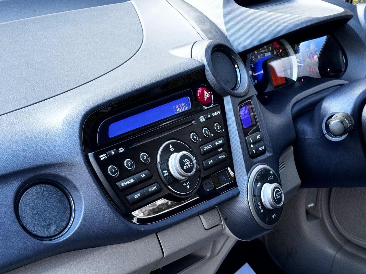 Used Honda Insight 2010 for sale - 76512645: Photo 27